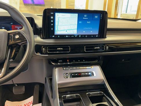 Used 2025 Lincoln Aviator AWD image 13