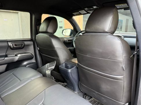 Used 2020 Toyota Tacoma TRD Sport w/ Technology Package image 15