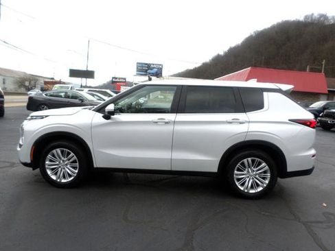 Used 2022 Mitsubishi Outlander ES image 9