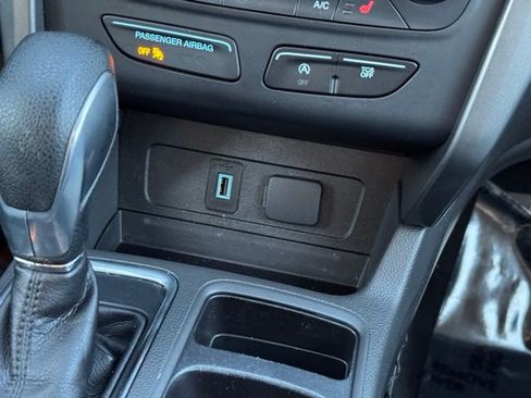 Certified 2018 Ford Escape SE w/ SE Sync 3 Package AWD/4WD image 14