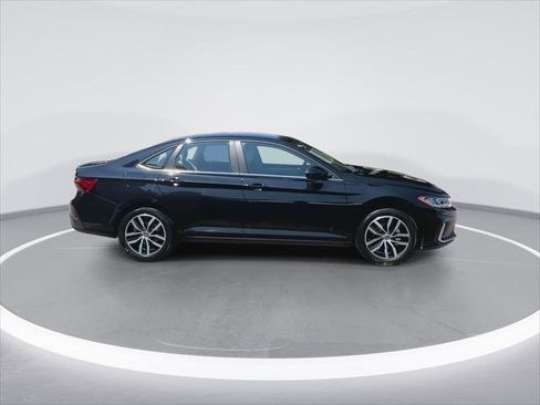 New 2025 Volkswagen Jetta SE image 9