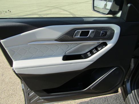 Used 2025 Ford Explorer Platinum w/ Ultimate Package image 10