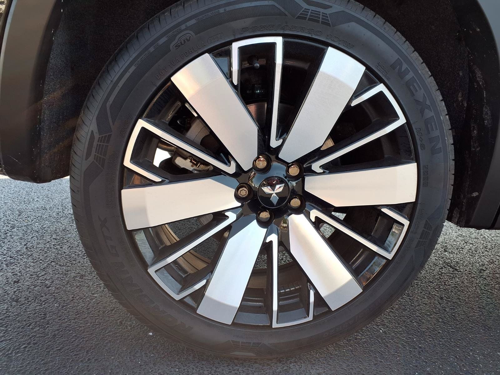 Used 2025 Mitsubishi Outlander SE FWD image 32