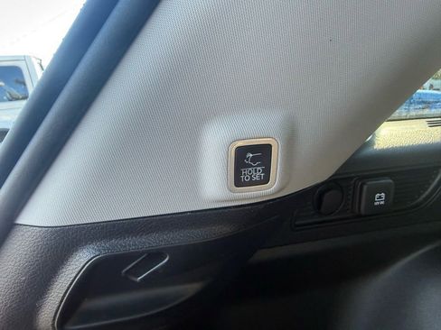 Used 2023 Jeep Grand Cherokee Limited image 25