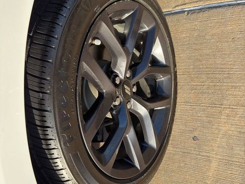 Used 2019 Dodge Charger SXT w/ Blacktop Package RWD image 9