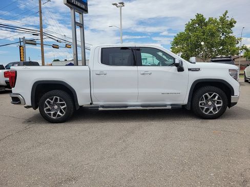 Used 2024 GMC Sierra 1500 SLT AWD/4WD image 14