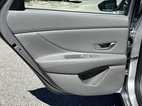 Used 2023 Hyundai Elantra SEL w/ Convenience Package image 13