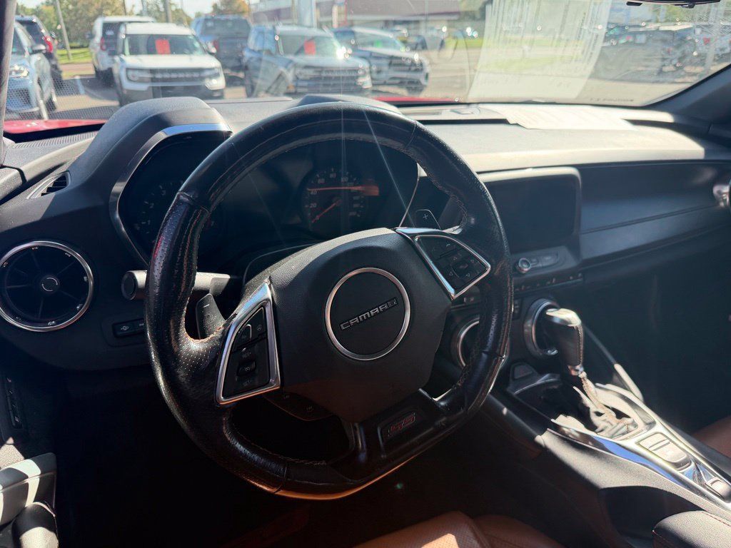 Used 2020 Chevrolet Camaro SS RWD image 11