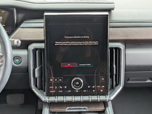 Used 2024 GMC Acadia Denali w/ Super Cruise Package image 29