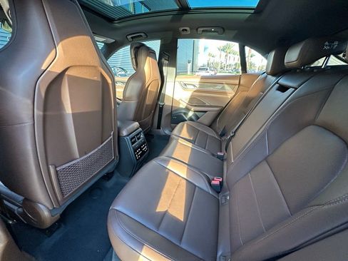 Certified 2025 Porsche Macan Electric image 35