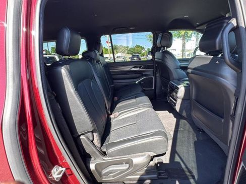 Used 2024 Jeep Wagoneer L Series II w/ Flexible Seating Group AWD/4WD image 15