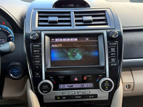 Used 2012 Toyota Camry XLE image 24