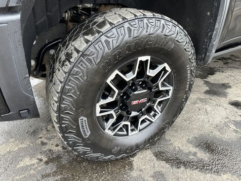 Used 2024 GMC Sierra 2500 AT4X image 8