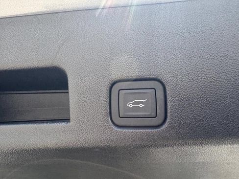 Used 2026 Chevrolet Traverse LT w/ LPO, Floor Liner Package FWD image 11