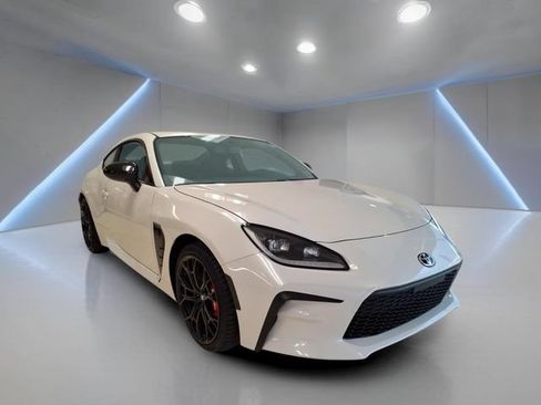 Used 2025 Toyota GR86 Premium w/ Performance Package RWD image 19