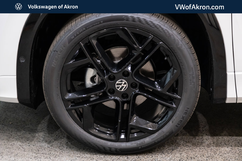 New 2026 Volkswagen Tiguan SE R-Line FWD image 7