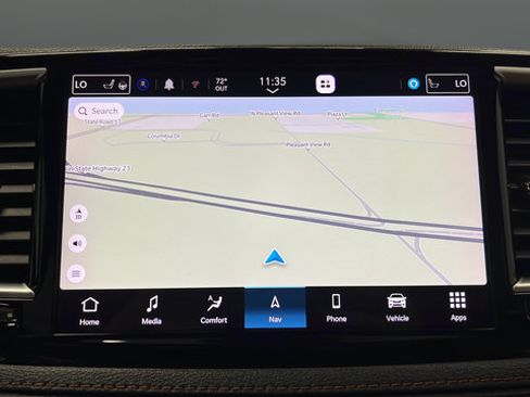 Used 2023 Chrysler Pacifica Pinnacle FWD image 16