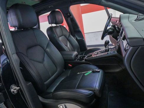 Used 2020 Porsche Macan image 30