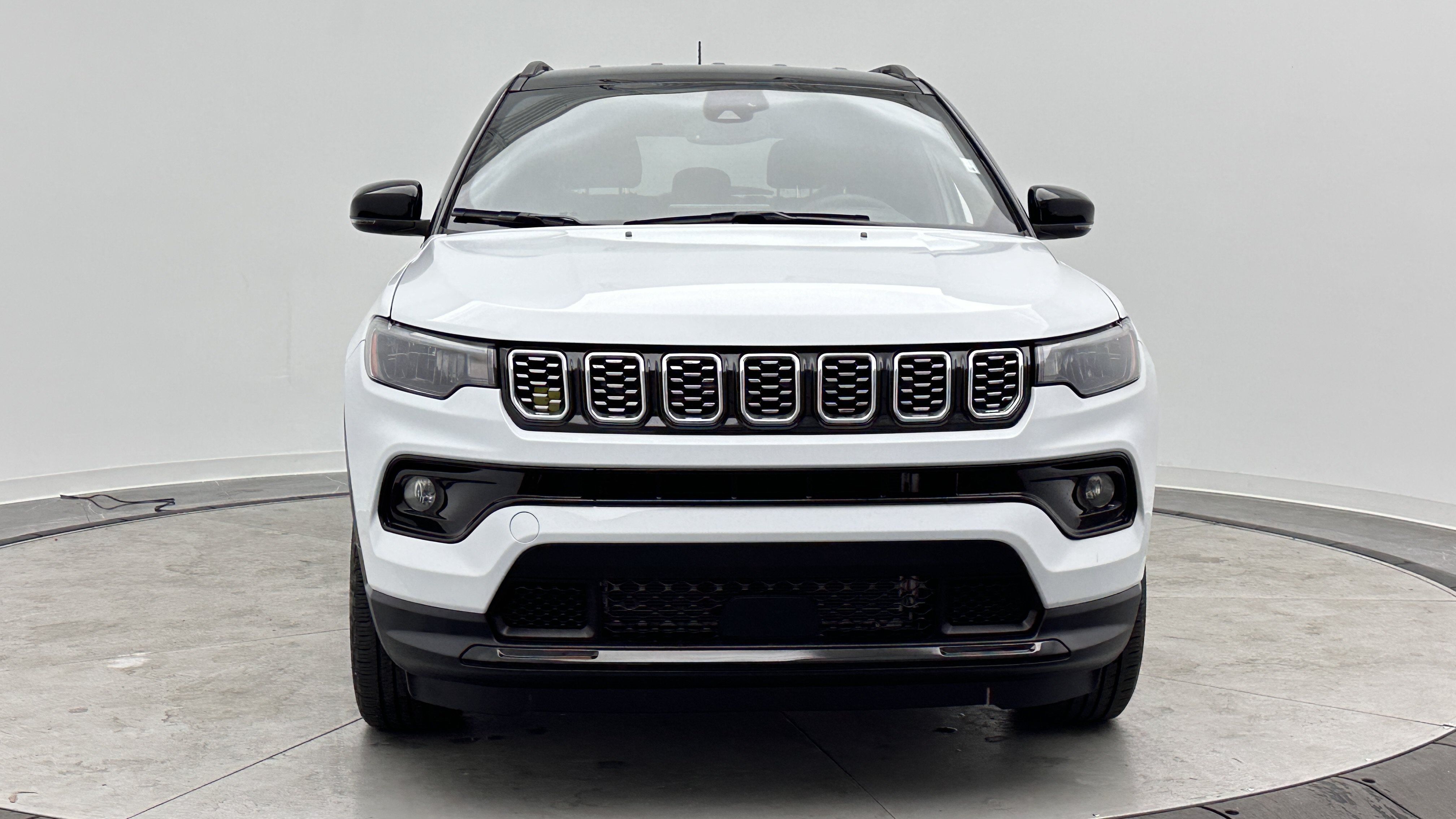 Used 2025 Jeep Compass Limited AWD/4WD image 2