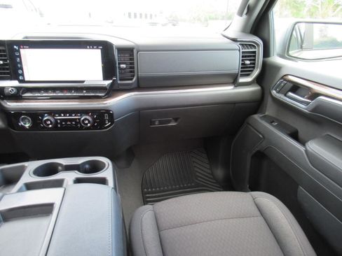 Used 2023 Chevrolet Silverado 1500 LT AWD/4WD image 14