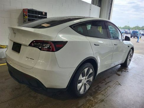 Used 2022 Tesla Model Y Long Range AWD/4WD image 5