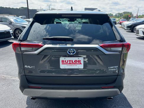Used 2022 Toyota RAV4 Limited AWD/4WD image 6