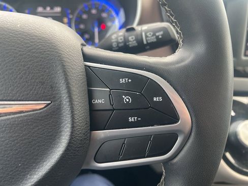 Used 2024 Chrysler Voyager LX image 17