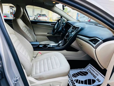 Used 2015 Ford Fusion SE FWD image 9