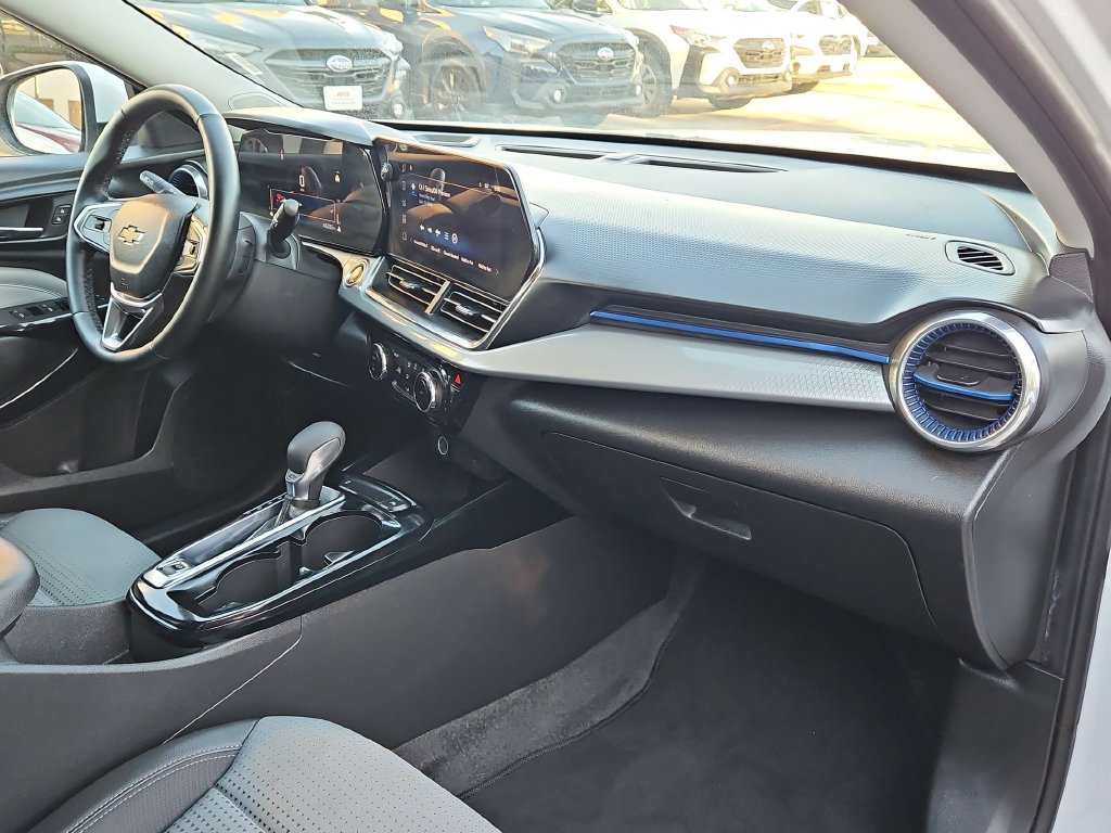 Used 2025 Chevrolet Trax LT w/ LT Convenience Package FWD image 29