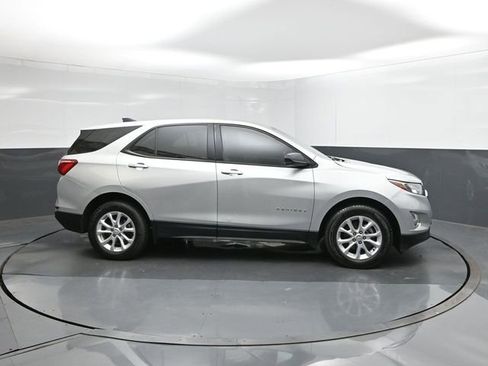 Used 2018 Chevrolet Equinox LS w/ LPO, Cargo Package FWD image 11