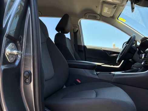 Used 2025 Toyota RAV4 XLE AWD/4WD image 20