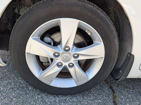 Used 2013 Hyundai Elantra GLS w/ Preferred Pkg FWD image 3
