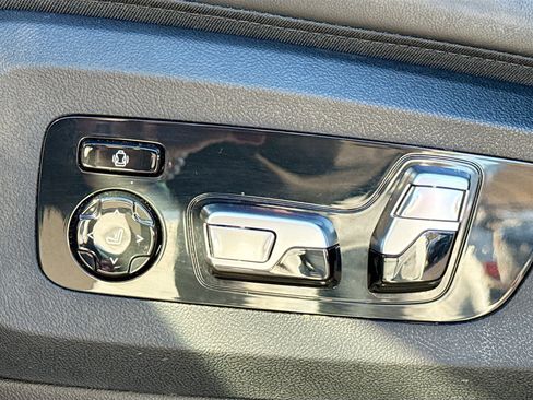 Used 2025 BMW X7 M60i image 27