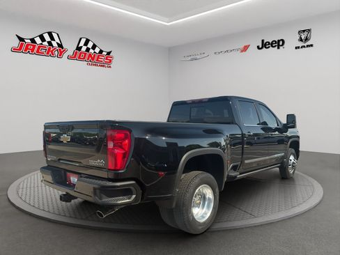 Used 2024 Chevrolet Silverado 3500 High Country w/ High Country Premium Package AWD/4WD image 10