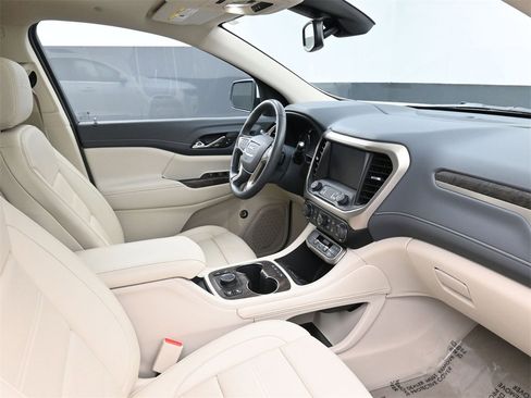 Used 2023 GMC Acadia Denali image 2