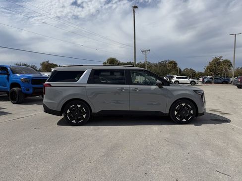 New 2026 Kia Carnival EX FWD image 3