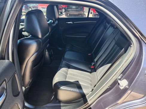 Used 2018 Chrysler 300 S w/ 300S Premium Group image 15