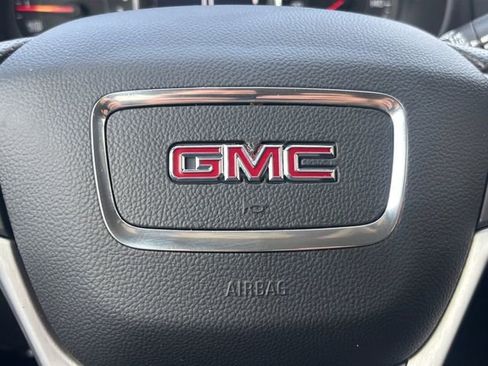 Used 2024 GMC Terrain SLE w/ Driver Convenience Package FWD image 12