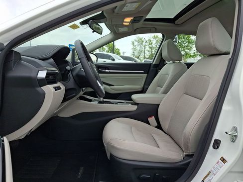 Certified 2023 Nissan Altima 2.5 SV w/ SV Premium Package FWD image 13