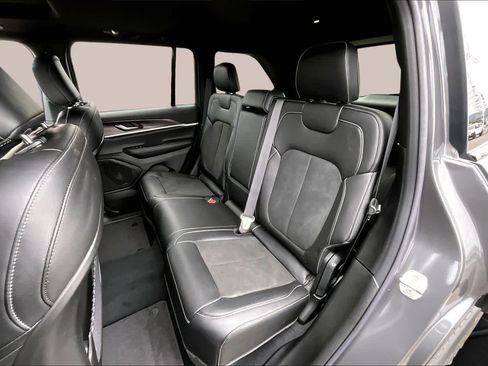 New 2026 Jeep Grand Cherokee Altitude image 13