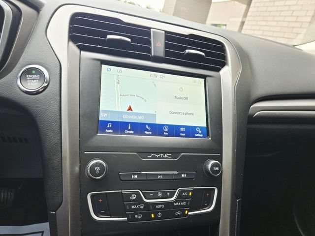 Used 2020 Ford Fusion SE FWD image 22
