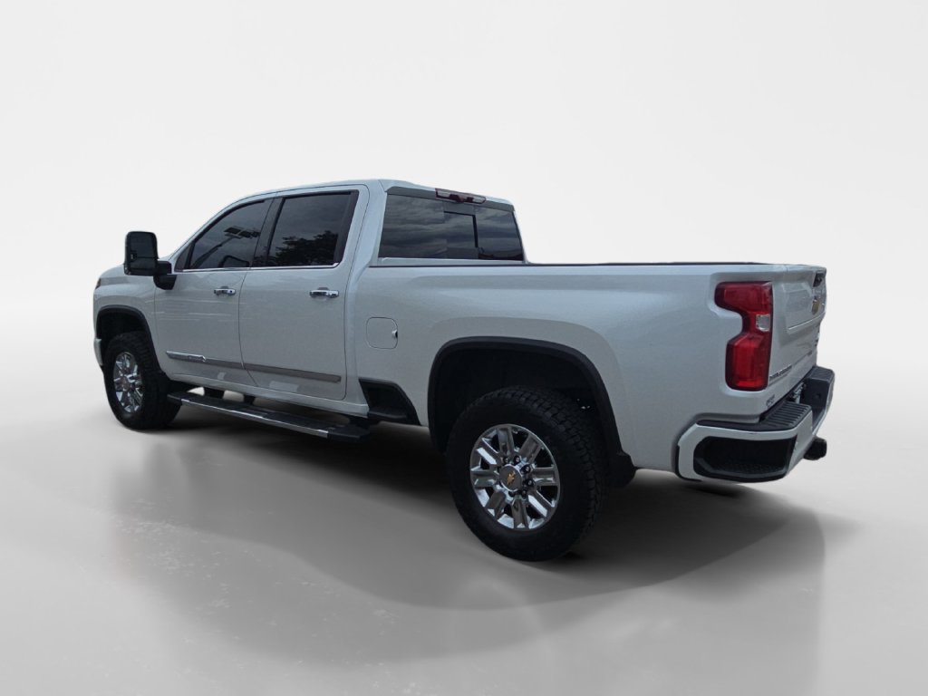 Used 2024 Chevrolet Silverado 2500 High Country w/ High Country Premium Package AWD/4WD image 3