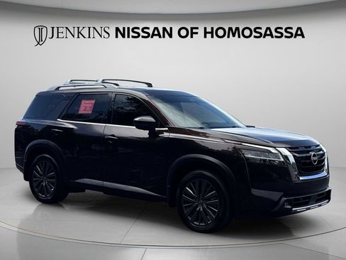 Certified 2022 Nissan Pathfinder SL w/ SL Premium Package FWD image 1