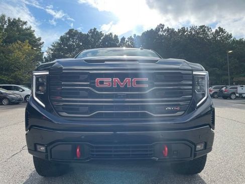 Used 2023 GMC Sierra 1500 AT4 w/ AT4 Preferred Package AWD/4WD image 9