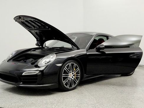 Used 2014 Porsche 911 Turbo S image 9
