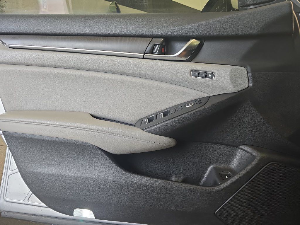 Used 2020 Honda Accord Touring image 27