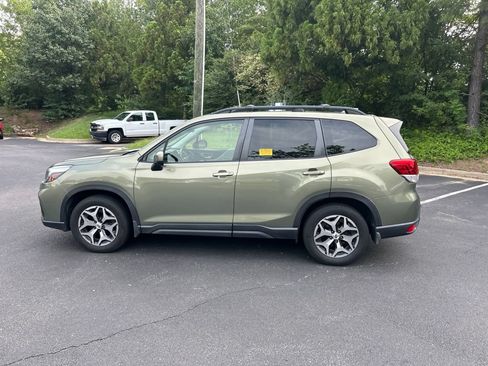 Used 2019 Subaru Forester Premium w/ All-Weather Package AWD/4WD image 8