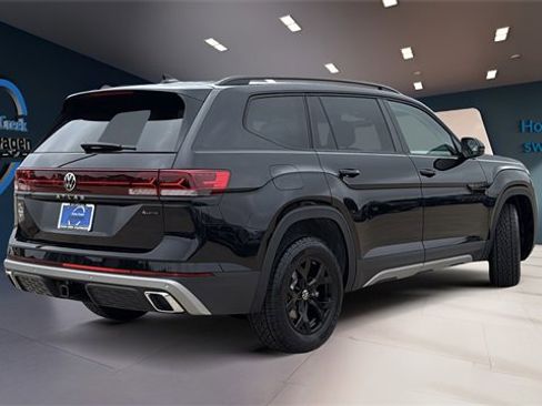Certified 2025 Volkswagen Atlas Peak Edition SE image 7