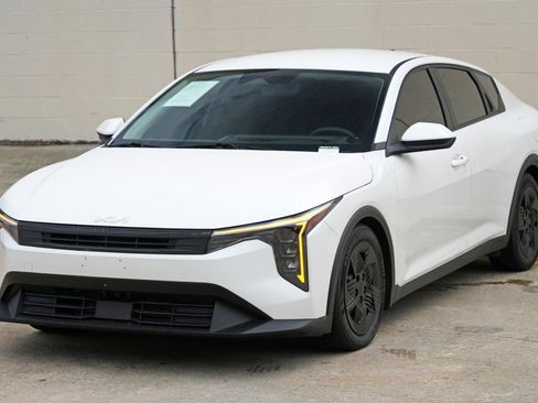Used 2025 Kia K4 FWD image 42