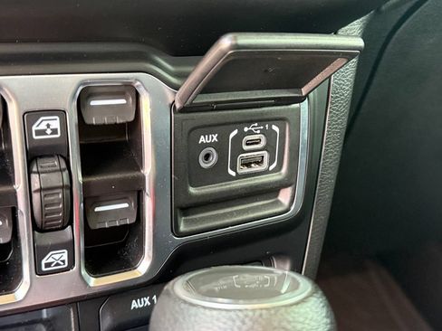 Certified 2022 Jeep Gladiator Sport AWD/4WD image 21